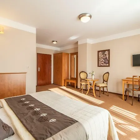 Zenit 住宿加早餐酒店 尤斯托尼莫斯基