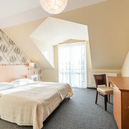 Zenit 尤斯托尼莫斯基