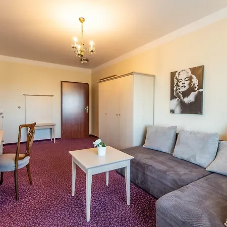 Zenit 尤斯托尼莫斯基