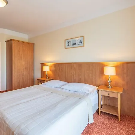 Zenit 尤斯托尼莫斯基