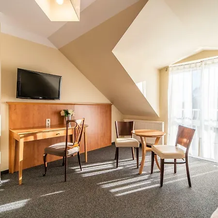 Zenit 3* 尤斯托尼莫斯基